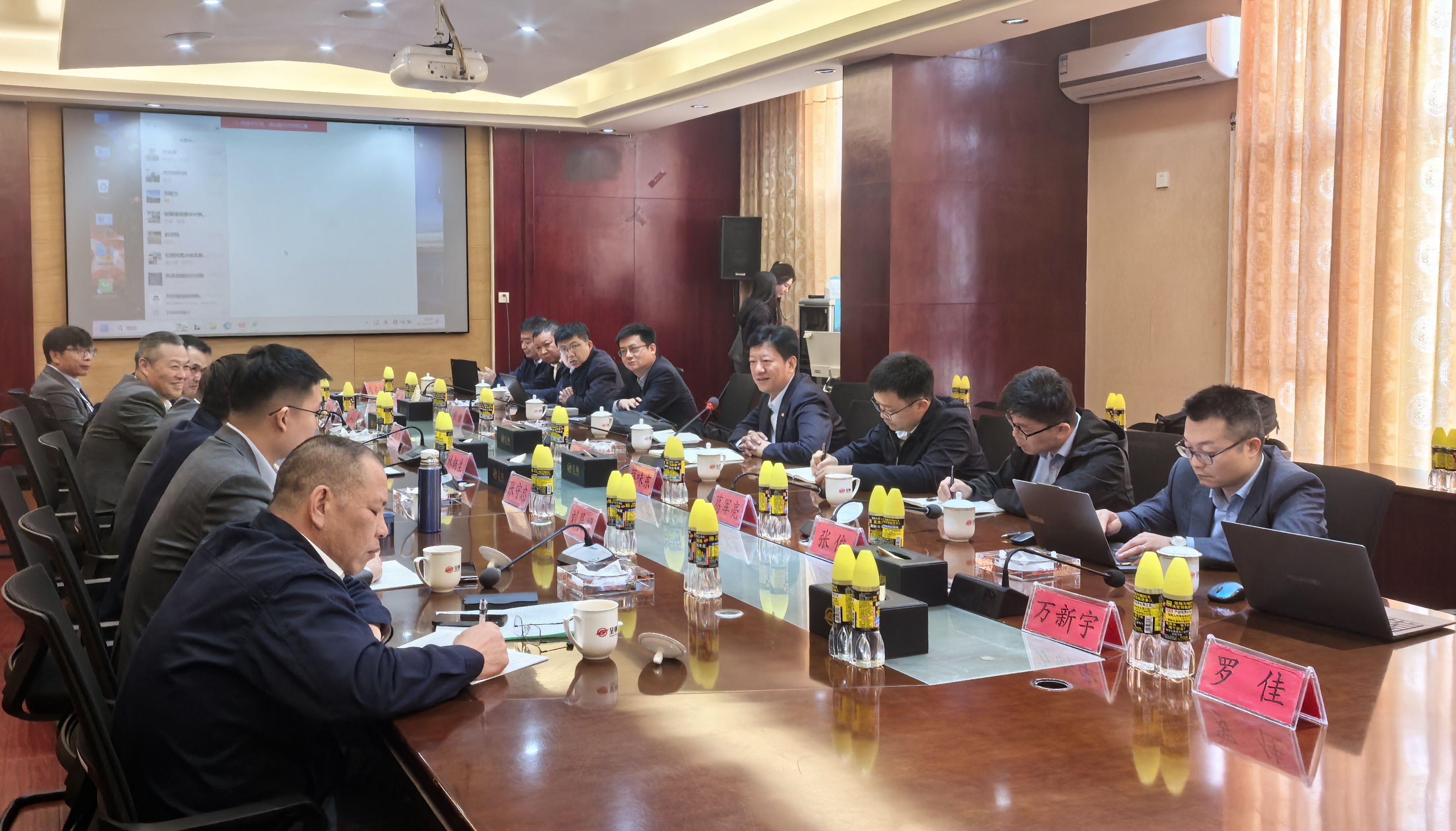 中國鋼研與云南呈鋼集團開展合作交流洽談