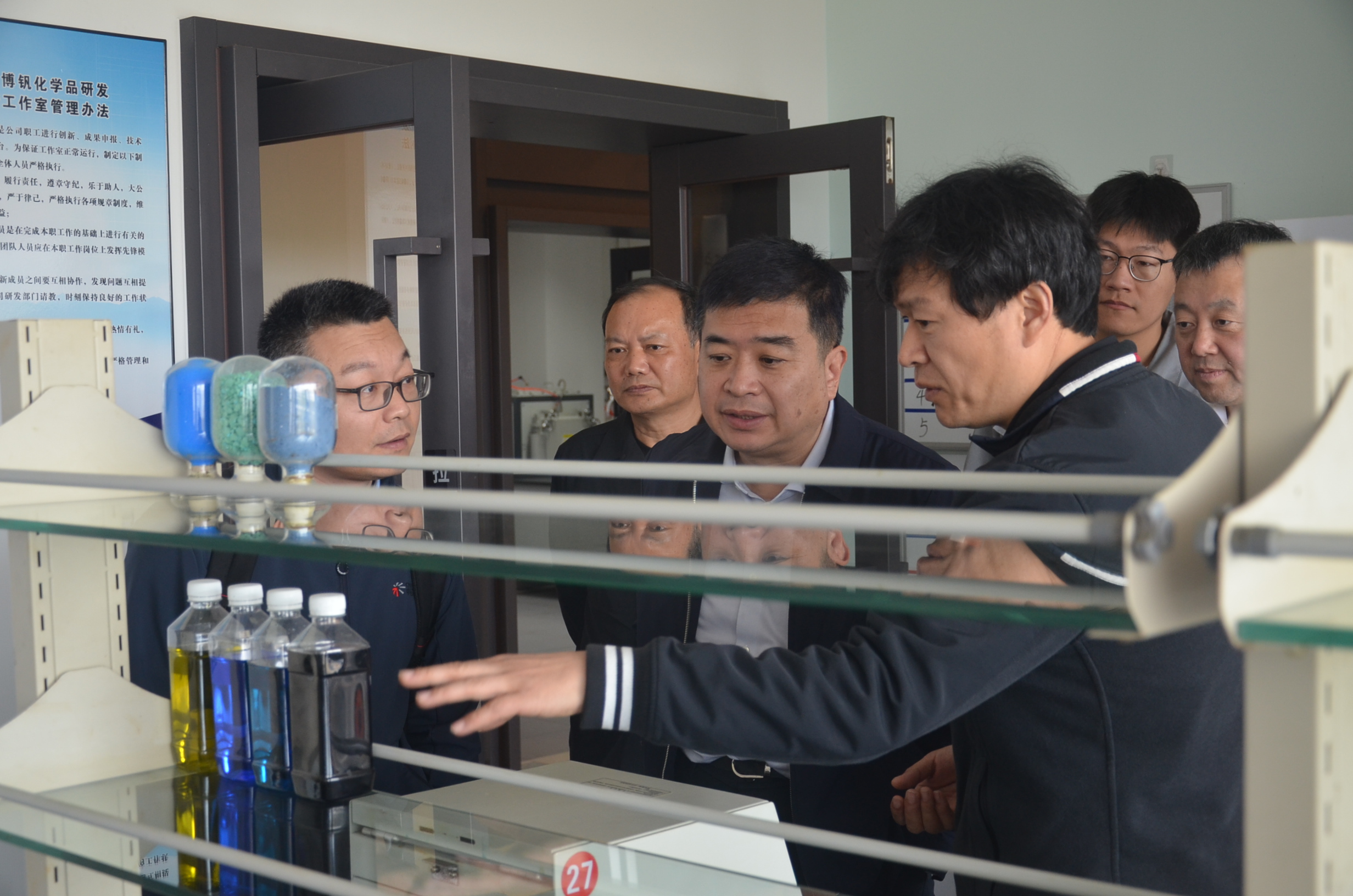 自動化院黨委副書記、總經(jīng)理?xiàng)罟夂坡赎?duì)赴大連融科調(diào)研